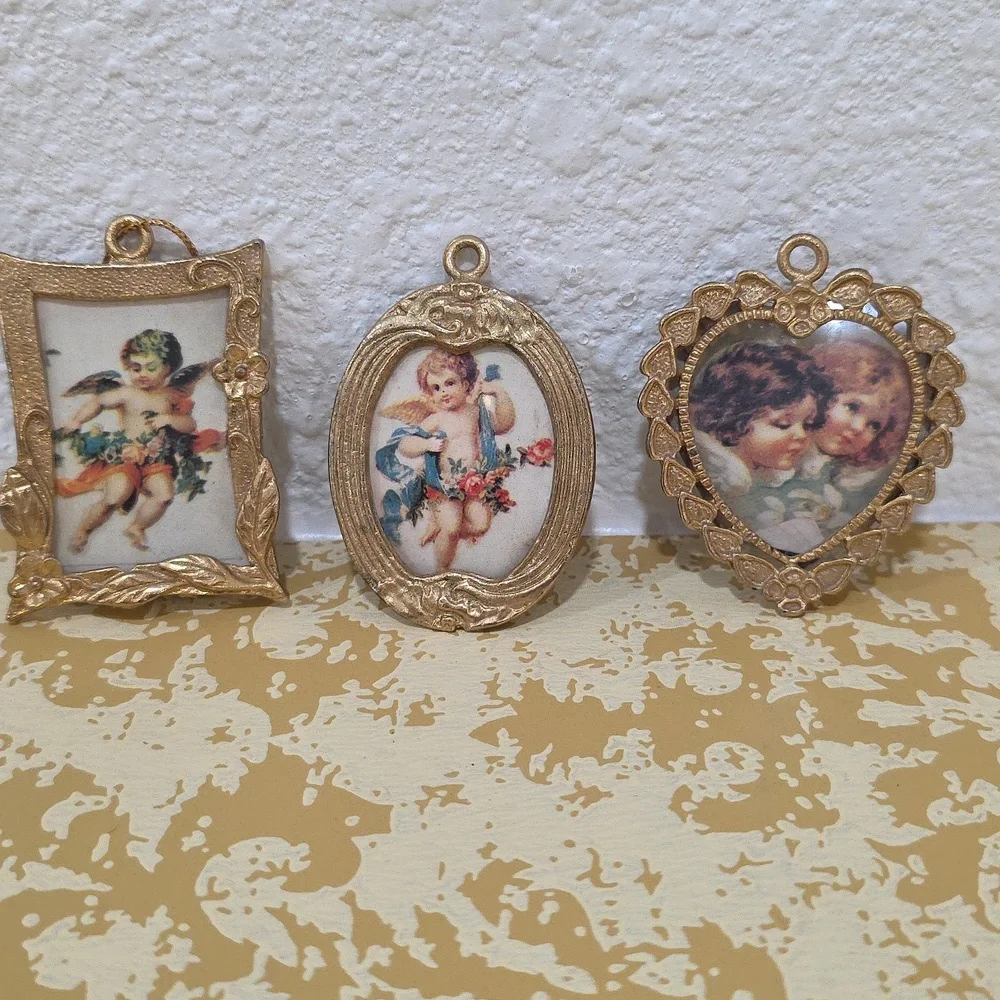 Miniature Dollhouse Gold Angel Picture Frame Charms 70s - Picture 2 of 9